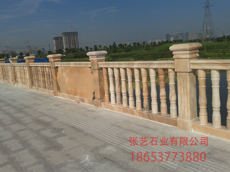晚霞红石栏杆 